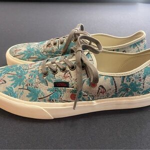 Pristine Vans Authentic Hula Camo Girl Dancer Sneakers Men’s Women’s